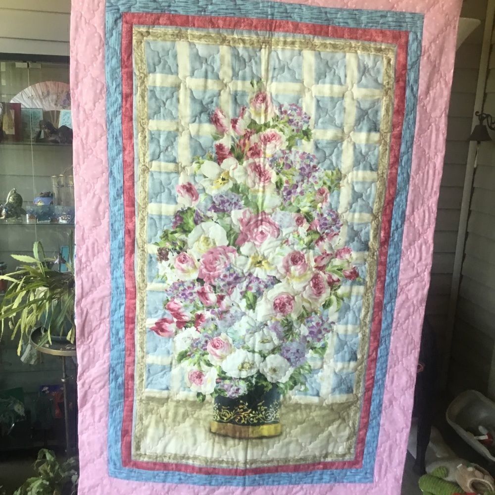 NWT Hand Crafted Flower Bouquet Quilt